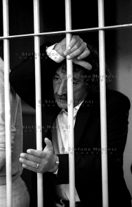 Mario Moretti durante un processo (foto di Stefano Montesi)